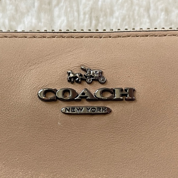 Coach Zip around Wallet GUC - Picture 2 of 9